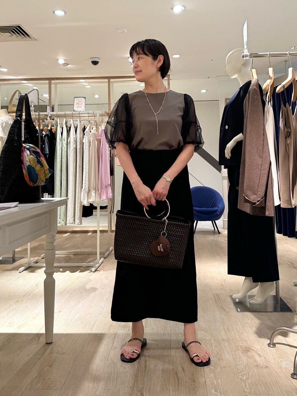 「袖ボリューム、スカート、スカートスタイル、スカートコーデ、夏ファッション、オトナカワイイ、大人コーデ、Tシャツコーデ、オトナ女子、大人女子、着映えトップス、袖コンシャス、チュール袖」|「NOLLEY’Sのロゴ刺繍キャップミニチャーム【NOLLEY'S mgr. 松葉☆別注アイテム】(チャーム、ブラウン系)」を使った、minaさん(骨格ストレート・レディース・157cm)の夏コーディネートの2枚目の写真