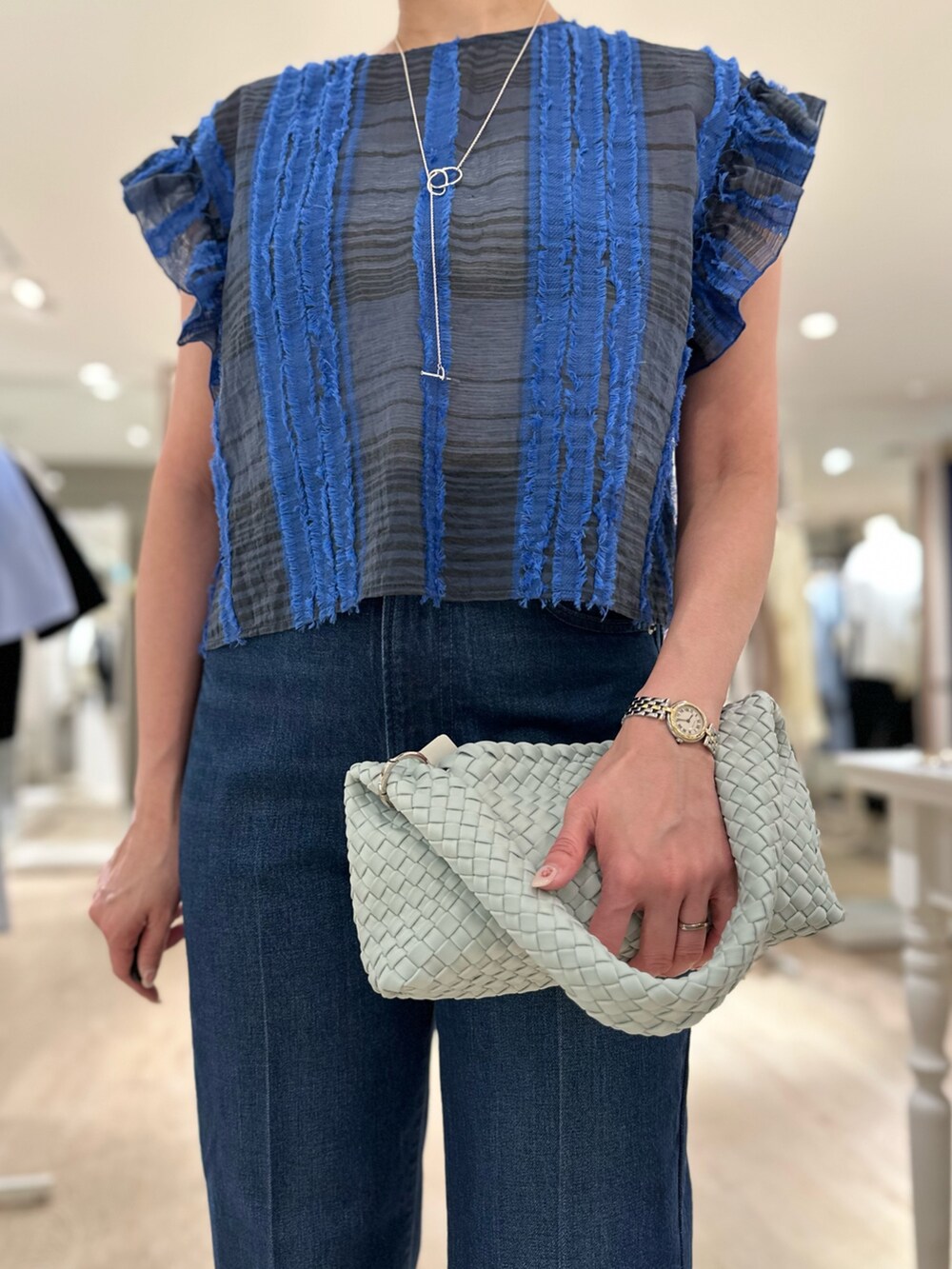 「シアー、シアートップス、シア―ブラウス、デニム、デニムパンツ、デニムコーデ、ジャガード、大人カジュアル、大人コーデ、大人女子、大人かわいい、チェック、春ファッション、大人カジュアルコーデ、オトナカワイイ」｜「Rie Millerの【RM denim】センタープレスハイウエストデニム（デニムパンツ、ブルー系）」を使った、minaさん（骨格ストレート・レディース・157cm）の春コーディネートの9枚目の写真