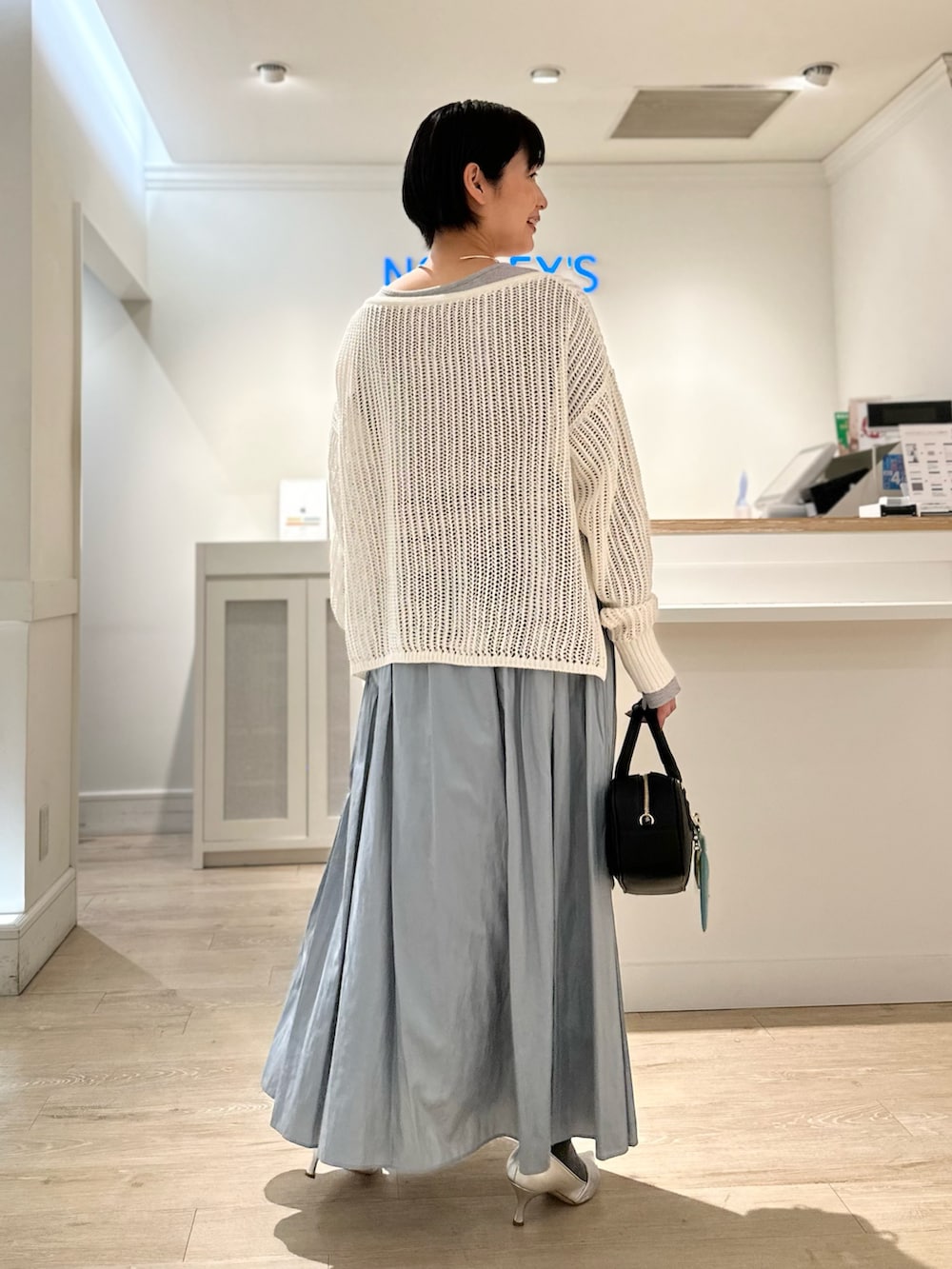 「スカート、スカートスタイル、スカートコーデ、春ニット、メッシュニット、メッシュトップス、春服、大人可愛い、春カラー、フェミニン」|「NOLLEY’Sの【grace grace/グラスグラス】【WEB STAFF恵☆別注アイテム】プレーンチョーカー(チョーカー、シルバー系)」を使った、minaさん(骨格ストレート・レディース・157cm)の冬コーディネートの7枚目の写真