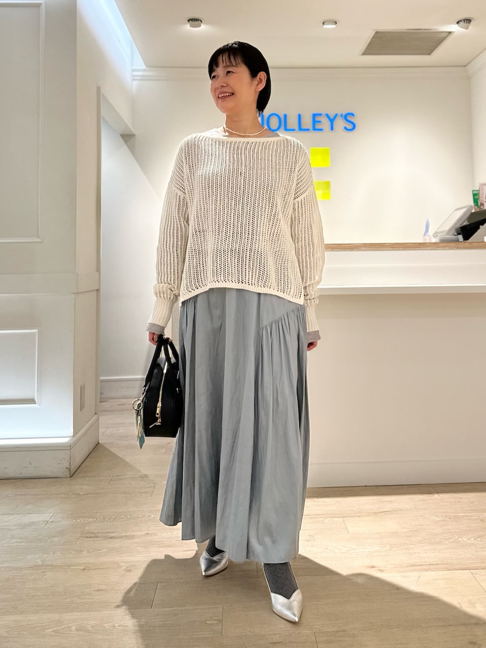 「スカート、スカートスタイル、スカートコーデ、春ニット、メッシュニット、メッシュトップス、春服、大人可愛い、春カラー、フェミニン」|「NOLLEY’Sの【grace grace/グラスグラス】【WEB STAFF恵☆別注アイテム】プレーンチョーカー(チョーカー、シルバー系)」を使った、minaさん(骨格ストレート・レディース・157cm)の冬コーディネートの9枚目の写真