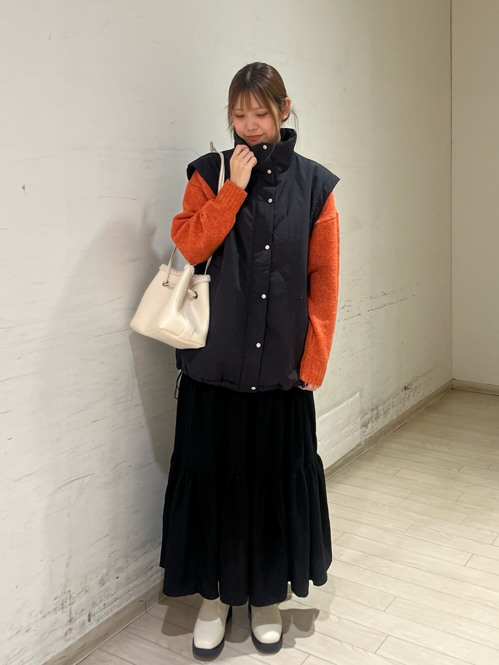 「大人かわいい、冬服、シンプル、きれいめカジュアル、お洒落さんとつながりたい、プチプラコーデ、今日のコーデ、Samansa Mos2 blue」｜「Samansa Mos2 blueの2wayキルトレス中綿ジャケット（ノーカラージャケット、ブラック系）」を使った、shiori(◡̈)/さん（レディース・163cm）の冬コーディネートの2枚目の写真