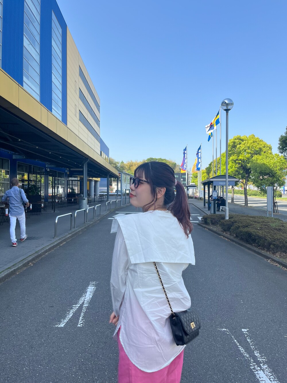 「春、今日のコーデ、春コーデ、おでかけコーデ、ootd、カラーパンツ、春服コーデ、ehka sopo、GU、niko and ...」｜「ehka sopoのビッグセーラーカラーシャツ（シャツ/ブラウス、ホワイト系）」を使った、shiori(◡̈)/さん（レディース・163cm）の春コーディネートの2枚目の写真