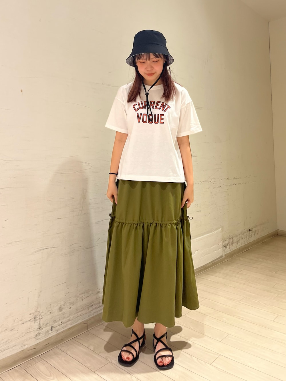 「おでかけコーデ、ラクチンコーデ、ラフコーデ、ラフ、プチプラコーデ、おしゃれさんと繋がりたい、ootd、スカート、カットソー、ehka sopo」｜「ehka sopoのリバーシブルバケットハット（ハット、ブラック系）」を使った、shiori(◡̈)/さん（レディース・163cm）の春コーディネートの2枚目の写真