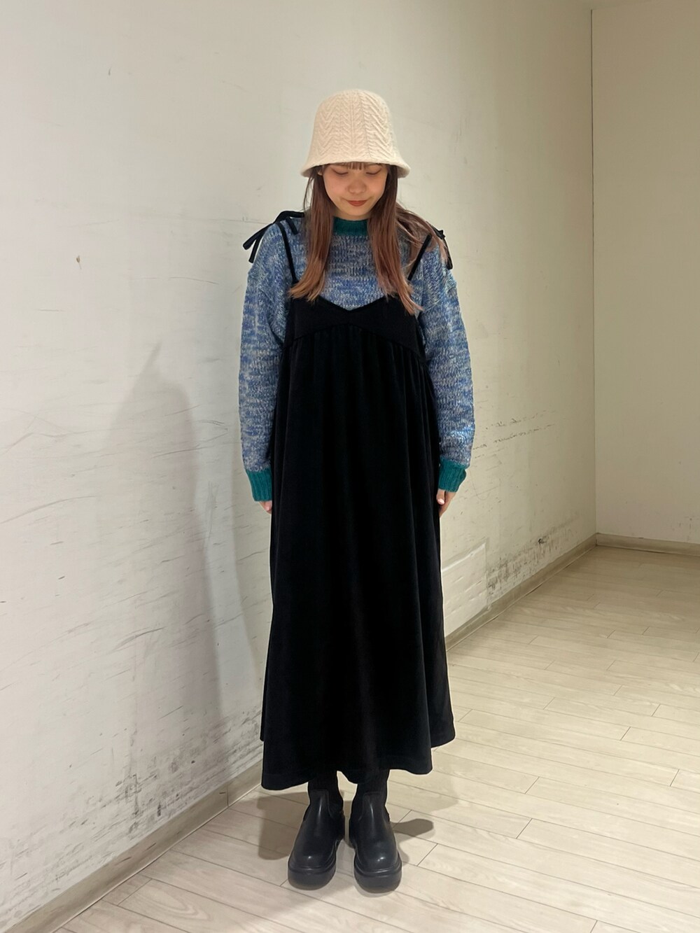 「ehka sopoのケーブルニットサーモハット（ハット、ホワイト系）」を使った、shiori(◡̈)/さん（レディース・163cm）の秋コーディネートの2枚目の写真