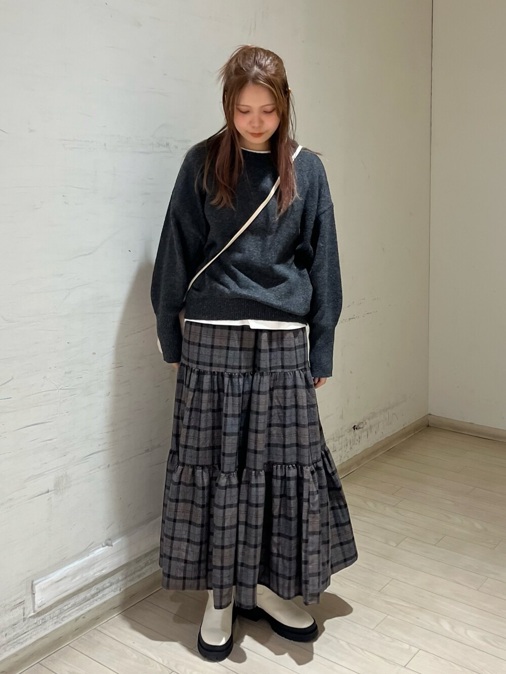 「Samansa Mos2 blueの【Rina×blue】ニットプルオーバー（ニット/セーター、グレー系）」を使った、shiori(◡̈)/さん（レディース・163cm）の秋コーディネートの3枚目の写真