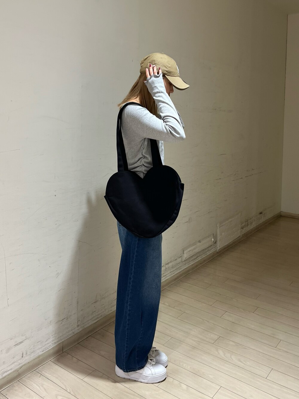「ehka sopoのヘンリーネックシャーリングカットソー（Tシャツ/カットソー、グレー系）」を使った、shiori(◡̈)/さん（レディース・163cm）の秋コーディネートの2枚目の写真