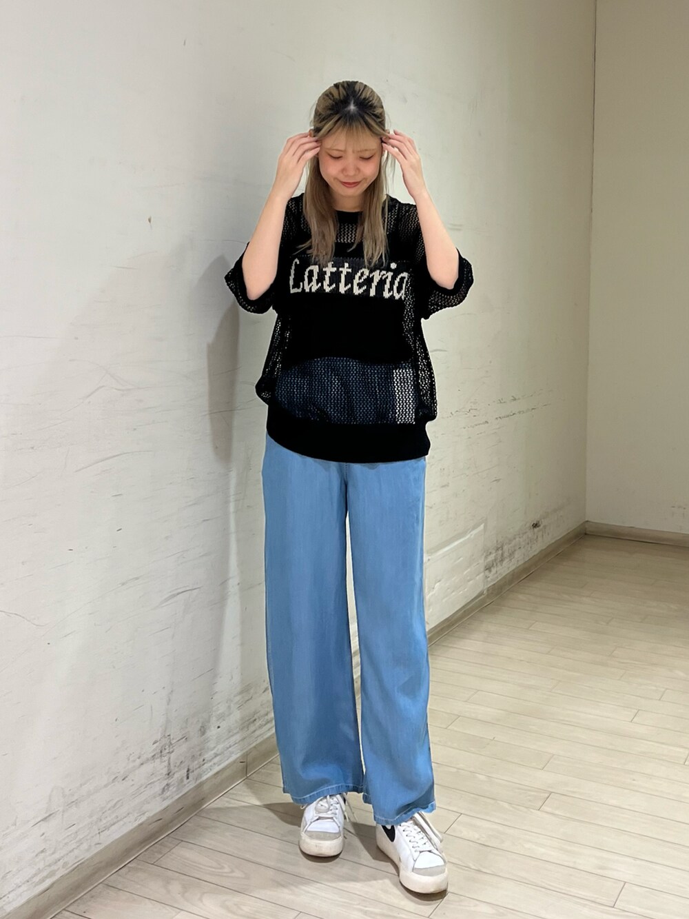 「Samansa Mos2 blue」｜「Samansa Mos2 blueのアイテム（トップス、ブラック系）」を使った、shiori(◡̈)/さん（レディース・163cm）の春コーディネートの2枚目の写真