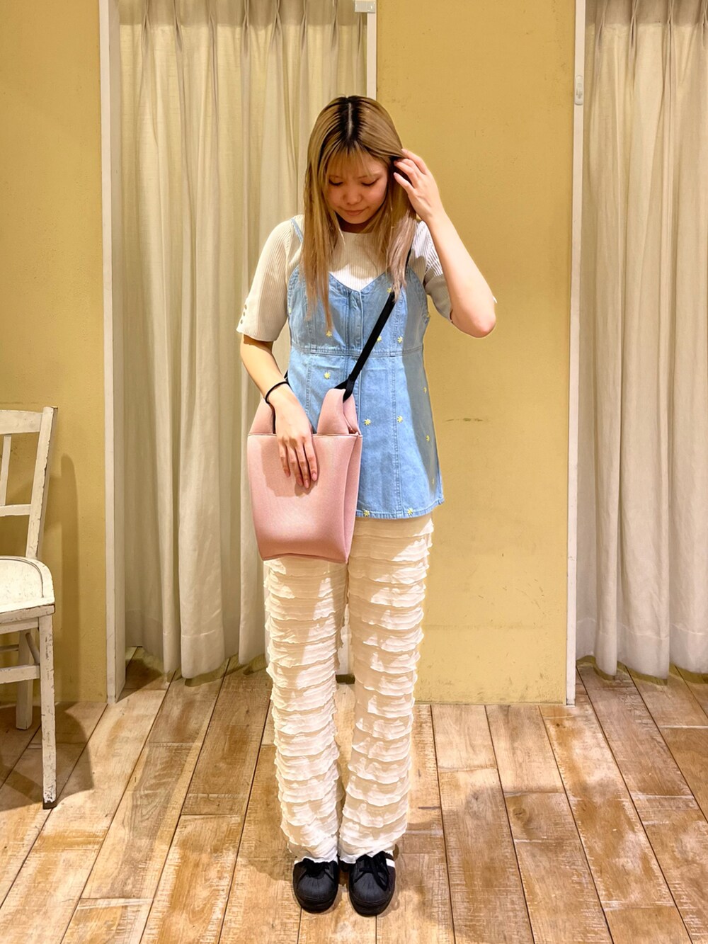 「ehka sopo」｜「ehka sopoのアイテム（パンツ、ホワイト系）」を使った、shiori(◡̈)/さん（レディース・163cm）の春コーディネートの2枚目の写真