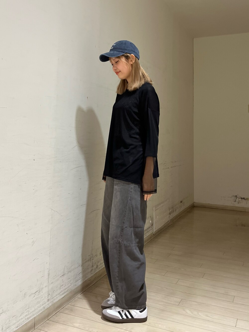 「Samansa Mos2 blueのチュール袖シアーロンT（Tシャツ/カットソー、ブラック系）」を使った、shiori(◡̈)/さん（レディース・163cm）の秋コーディネートの2枚目の写真