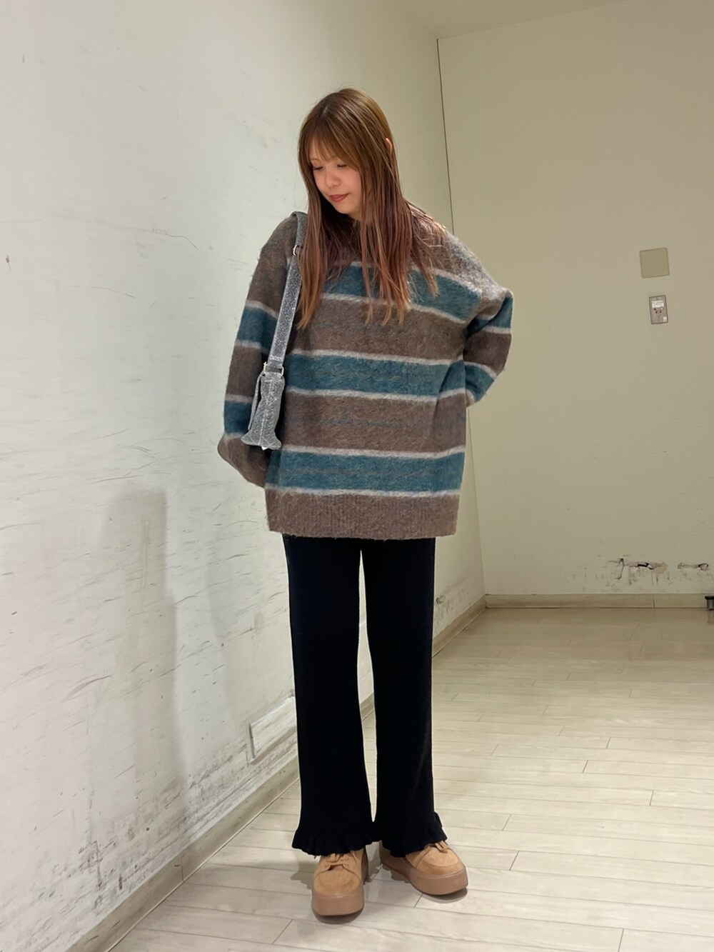 「ゆったりコーデ、お洒落さんとつながりたい、ehka sopo、ニットパンツ、セーター、お出かけコーデ」｜「ehka sopoの起毛ボーダープルオーバー（ニット/セーター、グリーン系）」を使った、shiori(◡̈)/さん（レディース・163cm）の秋コーディネートの2枚目の写真