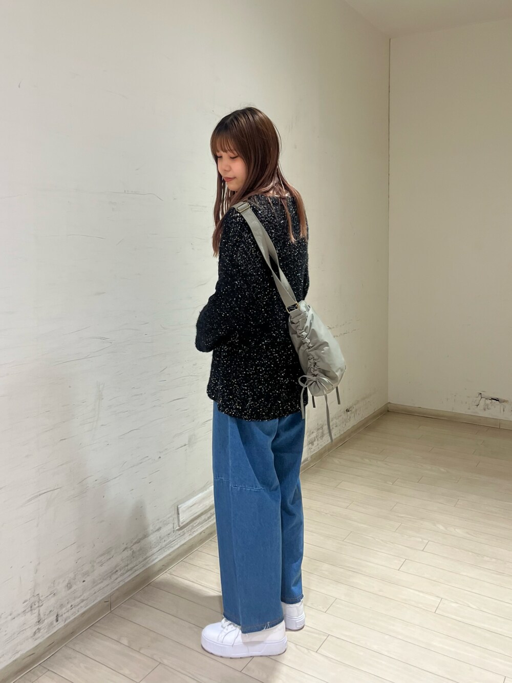 「秋服、秋先取りコーデ、カジュアル、お洒落さんとつながりたい、高身長女子、ehka sopo」｜「ehka sopoのファンシーヤーンクルーカーディガン（カーディガン/ボレロ、ブラック系）」を使った、shiori(◡̈)/さん（レディース・163cm）の秋コーディネートの2枚目の写真