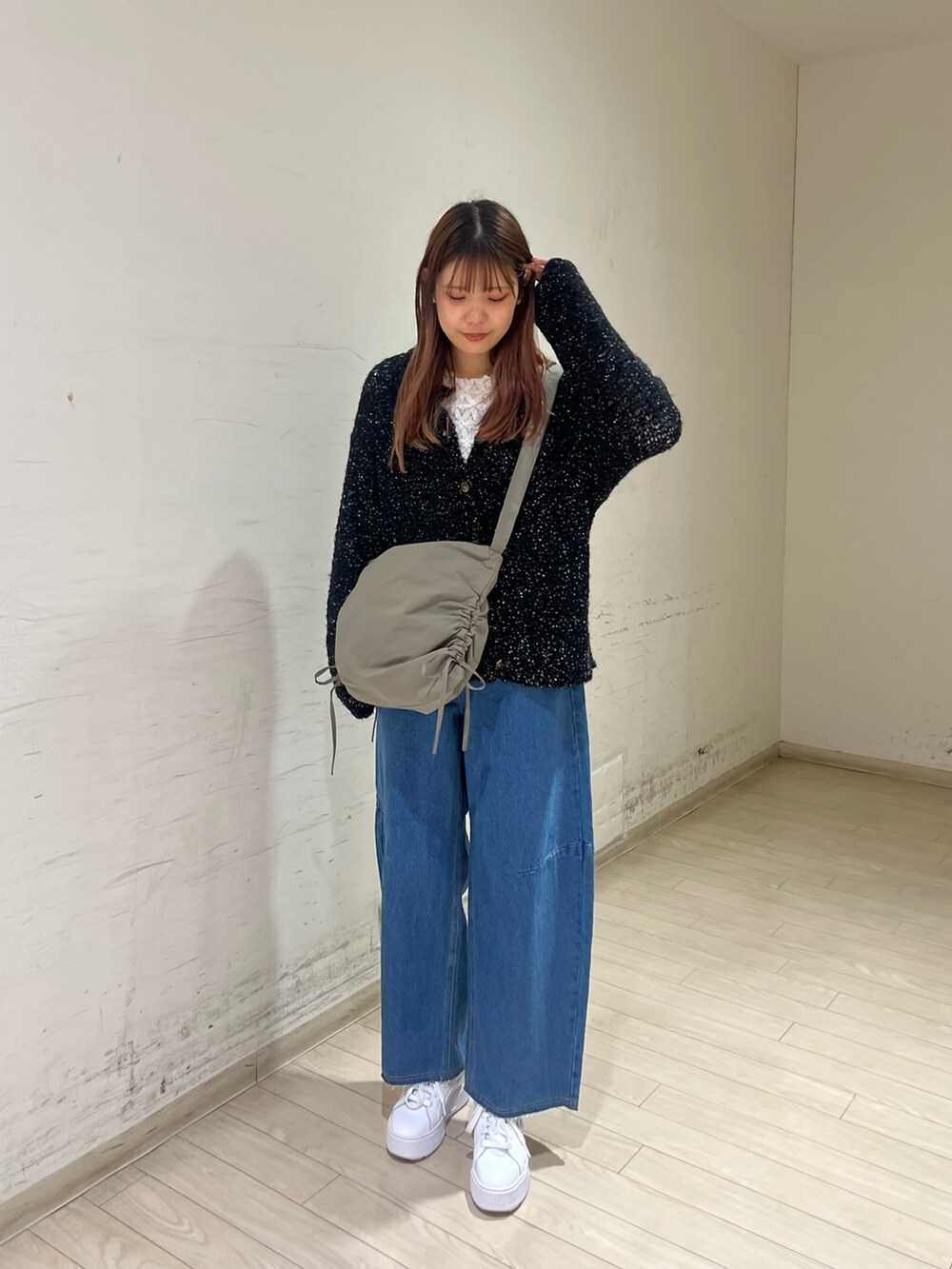 「秋服、秋先取りコーデ、カジュアル、お洒落さんとつながりたい、高身長女子、ehka sopo」｜「ehka sopoのファンシーヤーンクルーカーディガン（カーディガン/ボレロ、ブラック系）」を使った、shiori(◡̈)/さん（レディース・163cm）の秋コーディネートの3枚目の写真