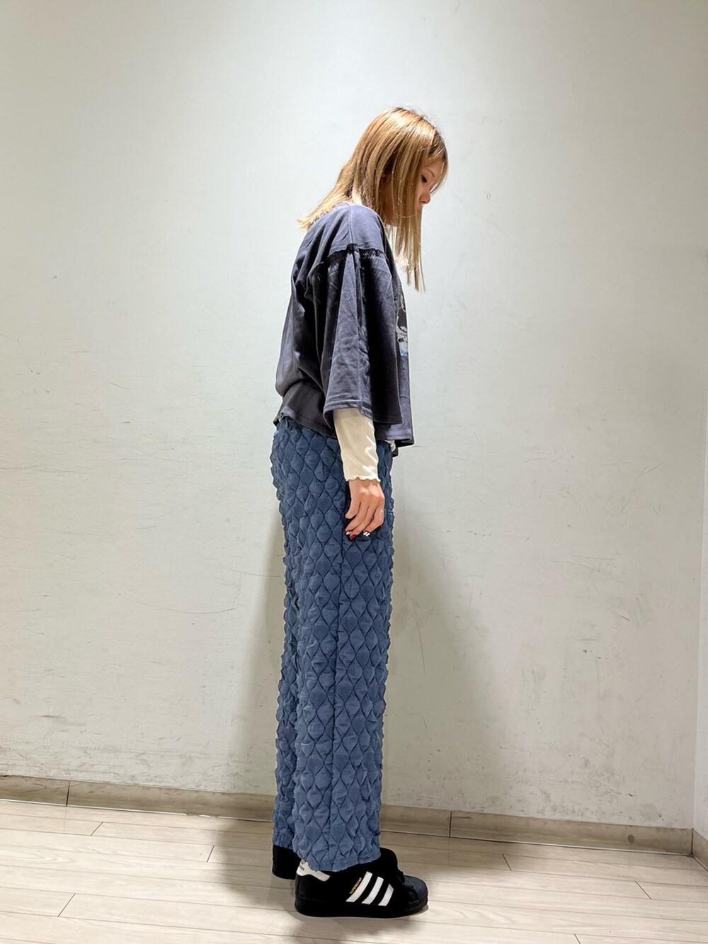 「Samansa Mos2 blueのフレア袖プルオーバー（Tシャツ/カットソー、グレー系）」を使った、shiori(◡̈)/さん（レディース・163cm）の秋コーディネートの2枚目の写真