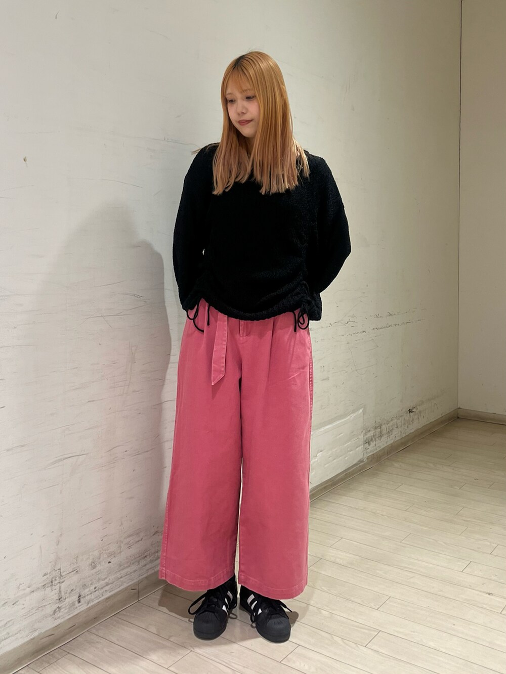 「ehka sopoのポコポコドロストニット（ニット/セーター、ブラック系）」を使った、shiori(◡̈)/さん（レディース・163cm）の冬コーディネートの2枚目の写真