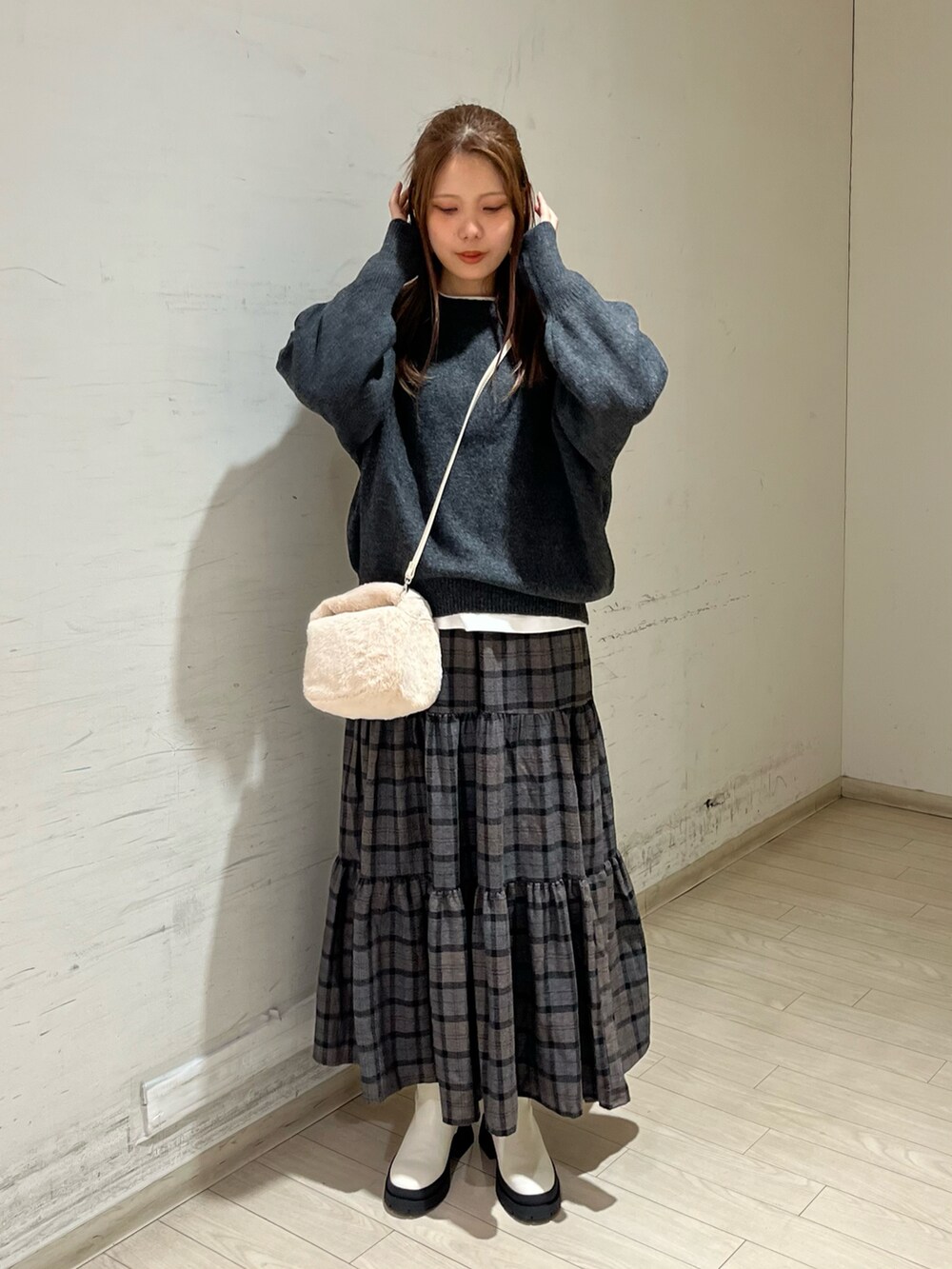 「Samansa Mos2 blueの【Rina×blue】ニットプルオーバー（ニット/セーター、グレー系）」を使った、shiori(◡̈)/さん（レディース・163cm）の秋コーディネートの2枚目の写真
