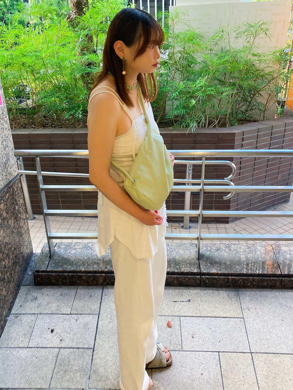 「wee9sのCHIRARISM camisole / レイヤードにもってこいなチラリズムキャミソール（キャミソール、ホワイト系）」を使った、TNKᡣ𐭩さん（レディース・167cm）の秋コーディネートの2枚目の写真