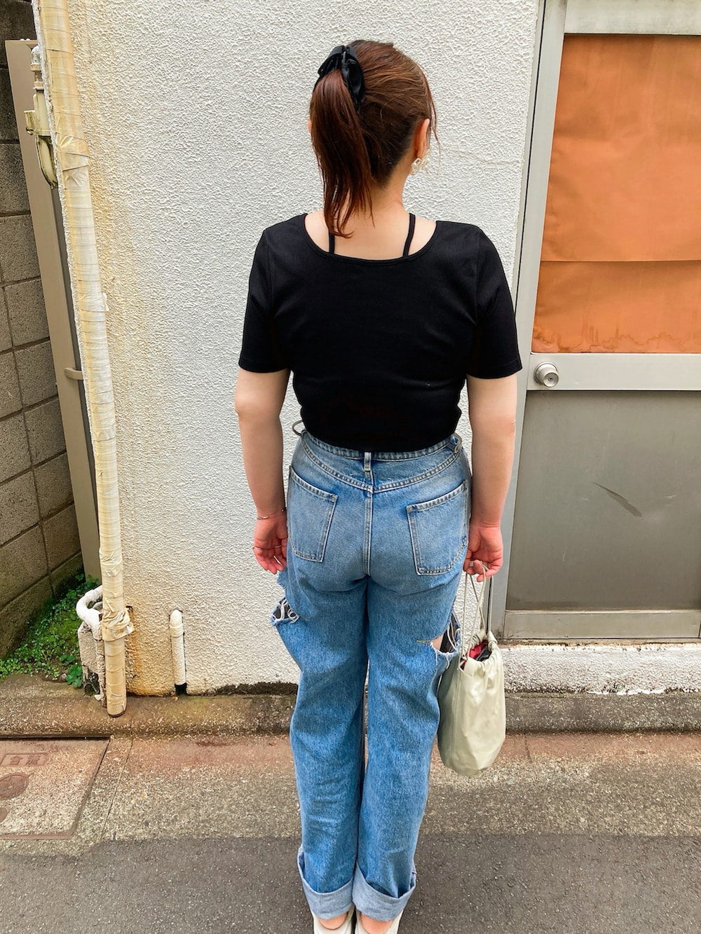 「Meiruのクロスネックリブトップス（Tシャツ/カットソー、ブラック系）」を使った、TNKᡣ𐭩さん（レディース・167cm）の春コーディネートの3枚目の写真