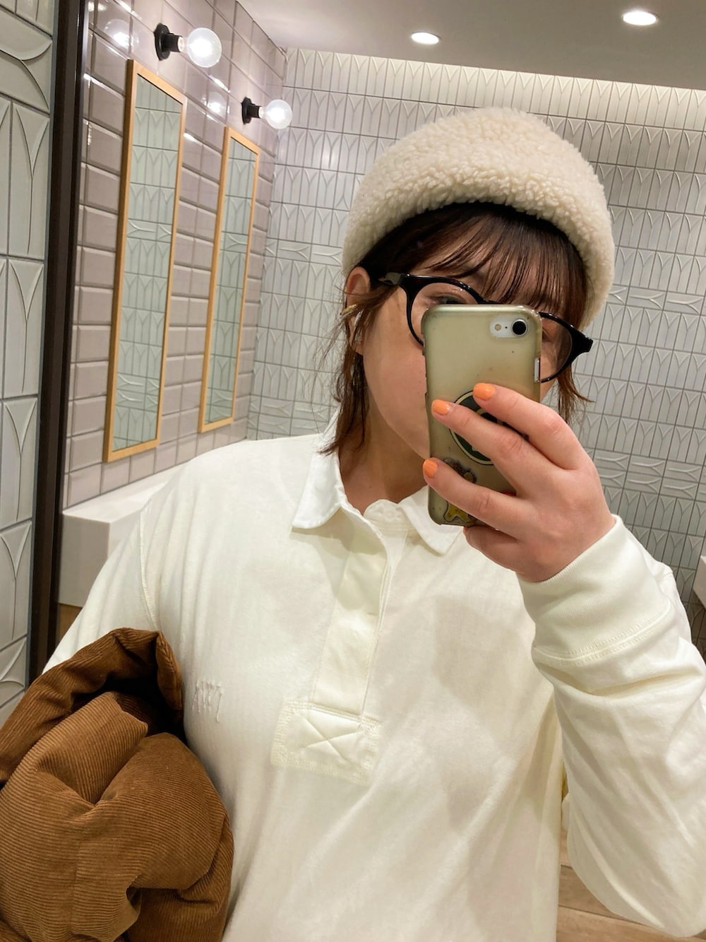 「wee9sのround BOA CAP / ラウンドボアキャップ（ニットキャップ/ビーニー、ホワイト系）」を使った、TNKᡣ𐭩さん（レディース・167cm）の冬コーディネートの3枚目の写真