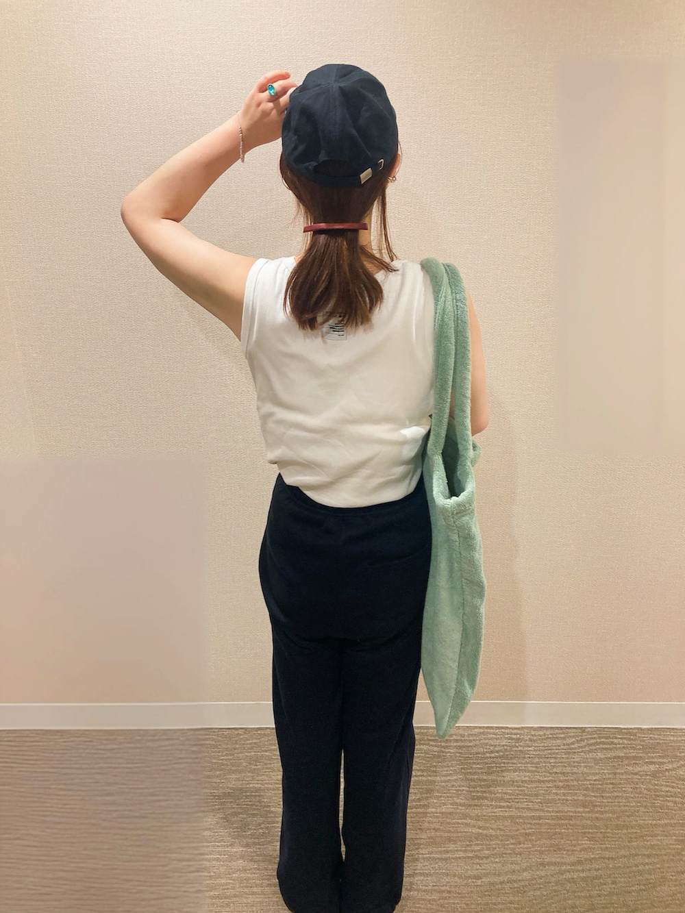 「UNIQLOのアイテム（タンクトップ、ホワイト系）」を使った、TNKᡣ𐭩さん（レディース・167cm）の夏コーディネートの3枚目の写真