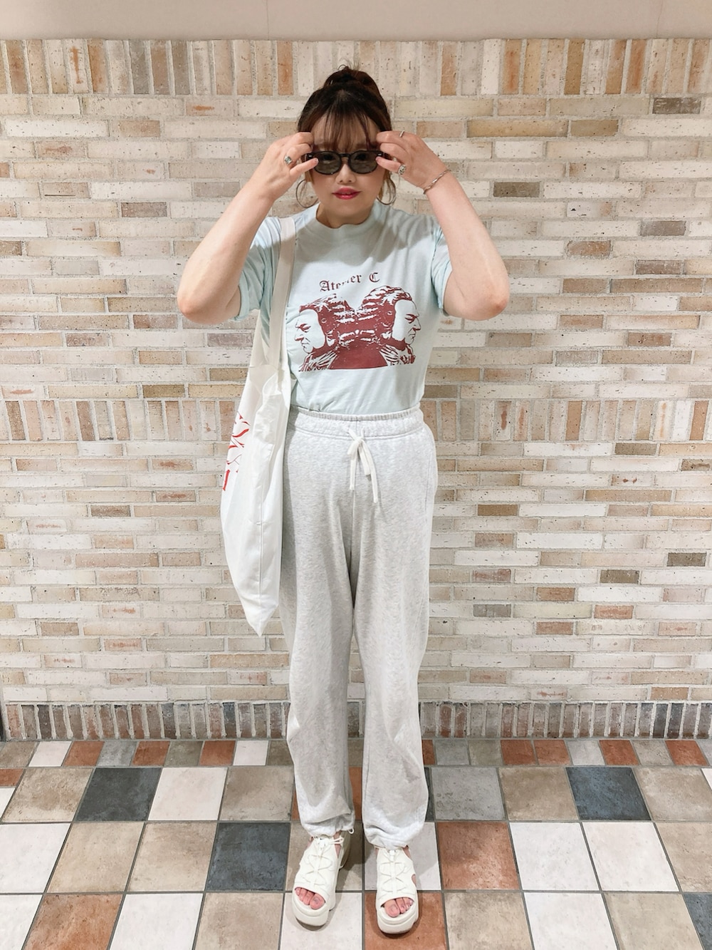「CREDONAのPARMANENT TEE/パーマネントTシャツ（Tシャツ/カットソー、ブルー系）」を使った、TNKᡣ𐭩さん（レディース・167cm）の夏コーディネートの2枚目の写真