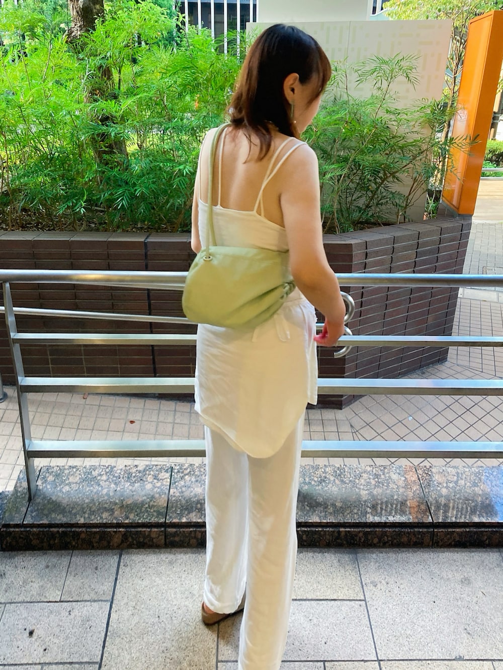 「wee9sのCHIRARISM camisole / レイヤードにもってこいなチラリズムキャミソール（キャミソール、ホワイト系）」を使った、TNKᡣ𐭩さん（レディース・167cm）の秋コーディネートの3枚目の写真