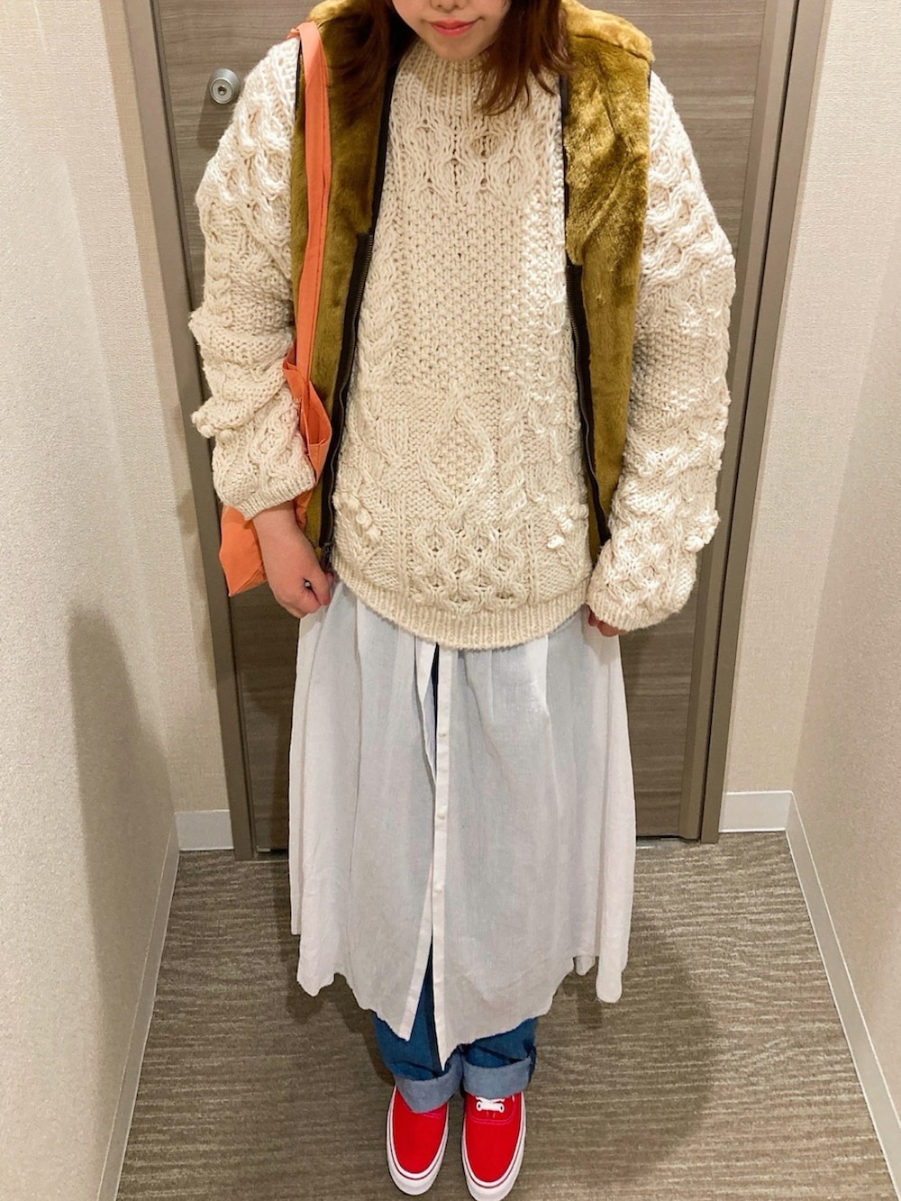 「TODAYFULのPattern Hand Knit(ニット/セーター、ホワイト系)」を使った、TNKᡣ𐭩さん(レディース・167cm)の冬コーディネートの2枚目の写真