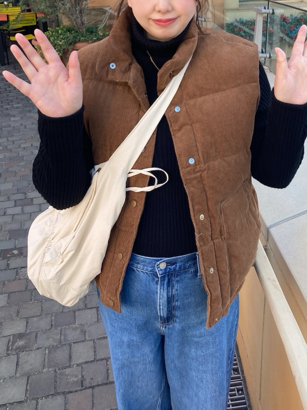 「CANAL JEANのEl mar コーデュロイパファーベスト（ダウンベスト、イエロー系）」を使った、TNKᡣ𐭩さん（レディース・167cm）の冬コーディネートの2枚目の写真