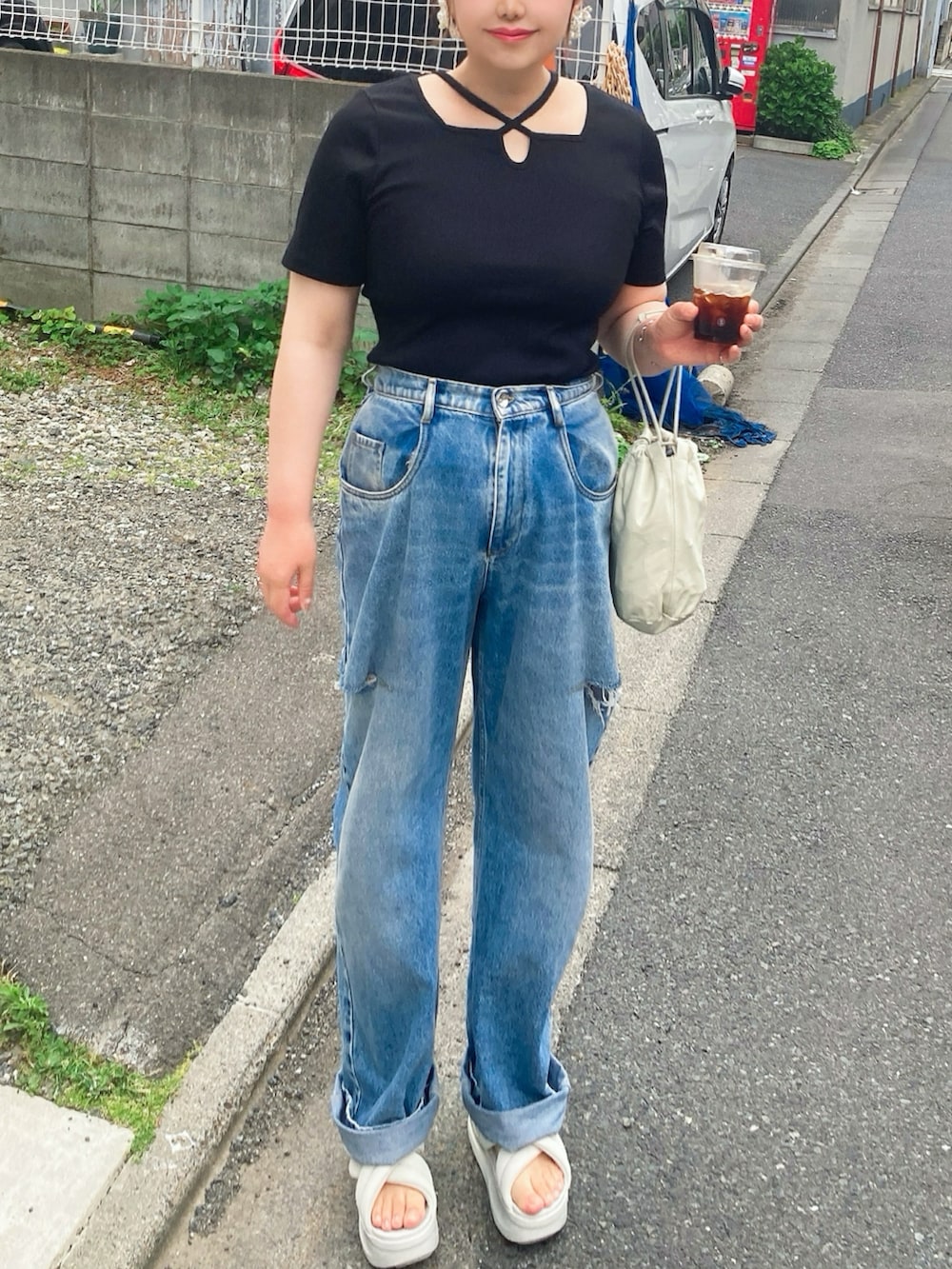 「Meiruのクロスネックリブトップス（Tシャツ/カットソー、ブラック系）」を使った、TNKᡣ𐭩さん（レディース・167cm）の春コーディネートの4枚目の写真