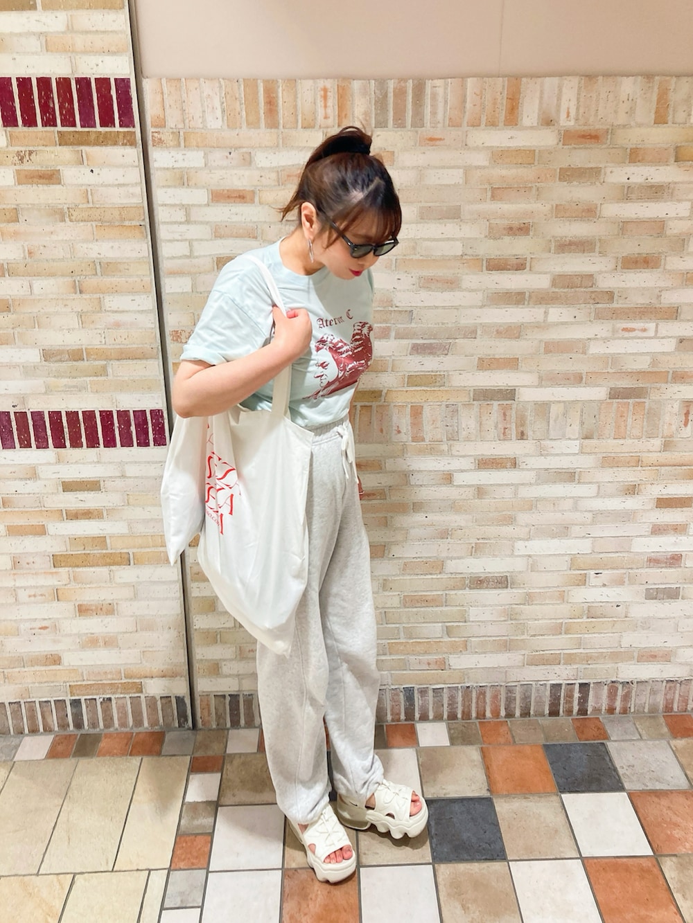 「CREDONAのPARMANENT TEE/パーマネントTシャツ（Tシャツ/カットソー、ブルー系）」を使った、TNKᡣ𐭩さん（レディース・167cm）の夏コーディネートの3枚目の写真