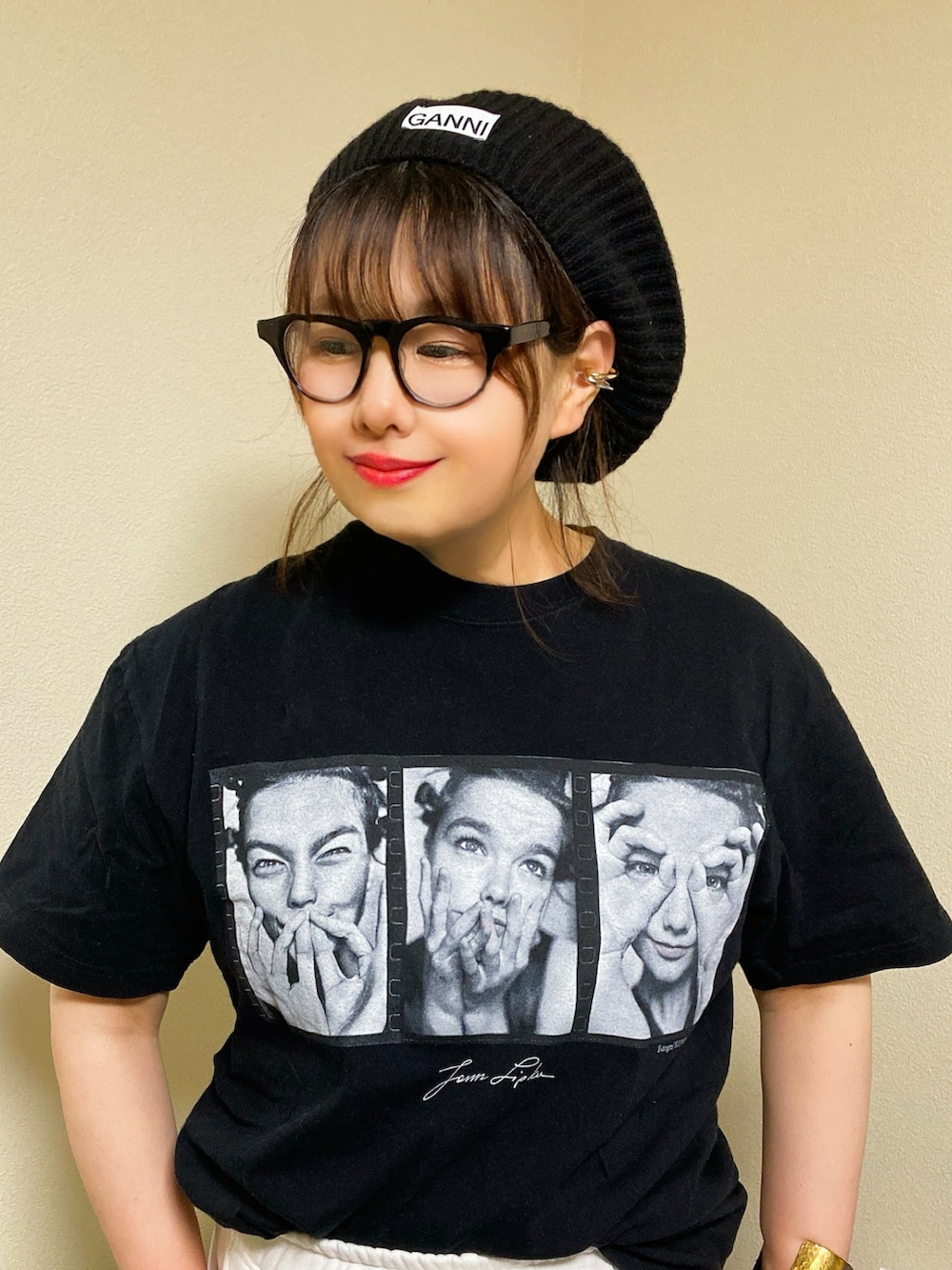 「JOURNAL STANDARDの《追加》【JANN LIPKA】Bjork / ビョーク By Jann Lipka（Tシャツ/カットソー、ブラック系）」を使った、TNKᡣ𐭩さん（レディース・167cm）の春コーディネートの2枚目の写真