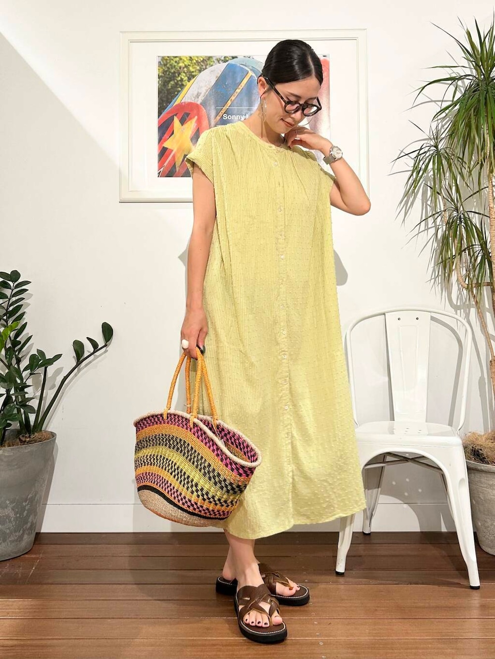 「ワンピース、ママコーデ、ナチュラル、アラフォーコーデ、30代、高身長×ワンピース」｜「The BagmatiのThe Bagmati　アバカカゴバッグ（かごバッグ、その他）」を使った、横内さん（レディース・164cm）の夏コーディネートの2枚目の写真