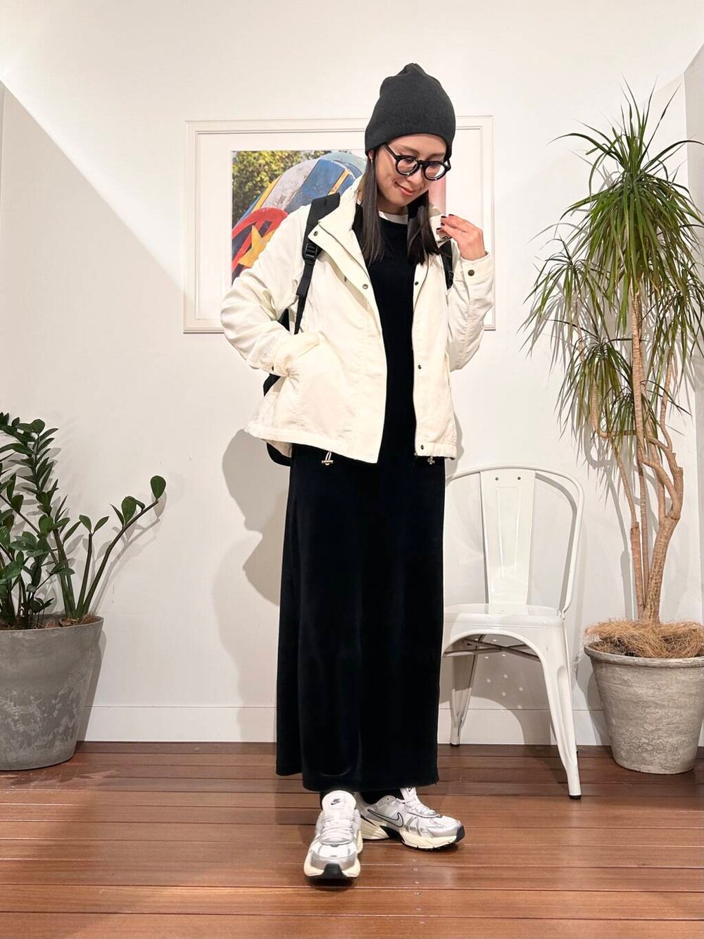「シンプル、大人カジュアル、ママコーデ、アラフォーコーデ、楽ちん、30代コーデ、高身長、アラフォー、イエベ、ママの体型カバー_骨盤、ママの体型カバー、春アウターコーデ、イエベ×骨格ナチュラル」｜「THE NORTH FACEのTHE NORTH FACE　Boulder Daypack（バックパック/リュック、ブラック系）」を使った、横内さん（レディース・164cm）の春コーディネートの2枚目の写真