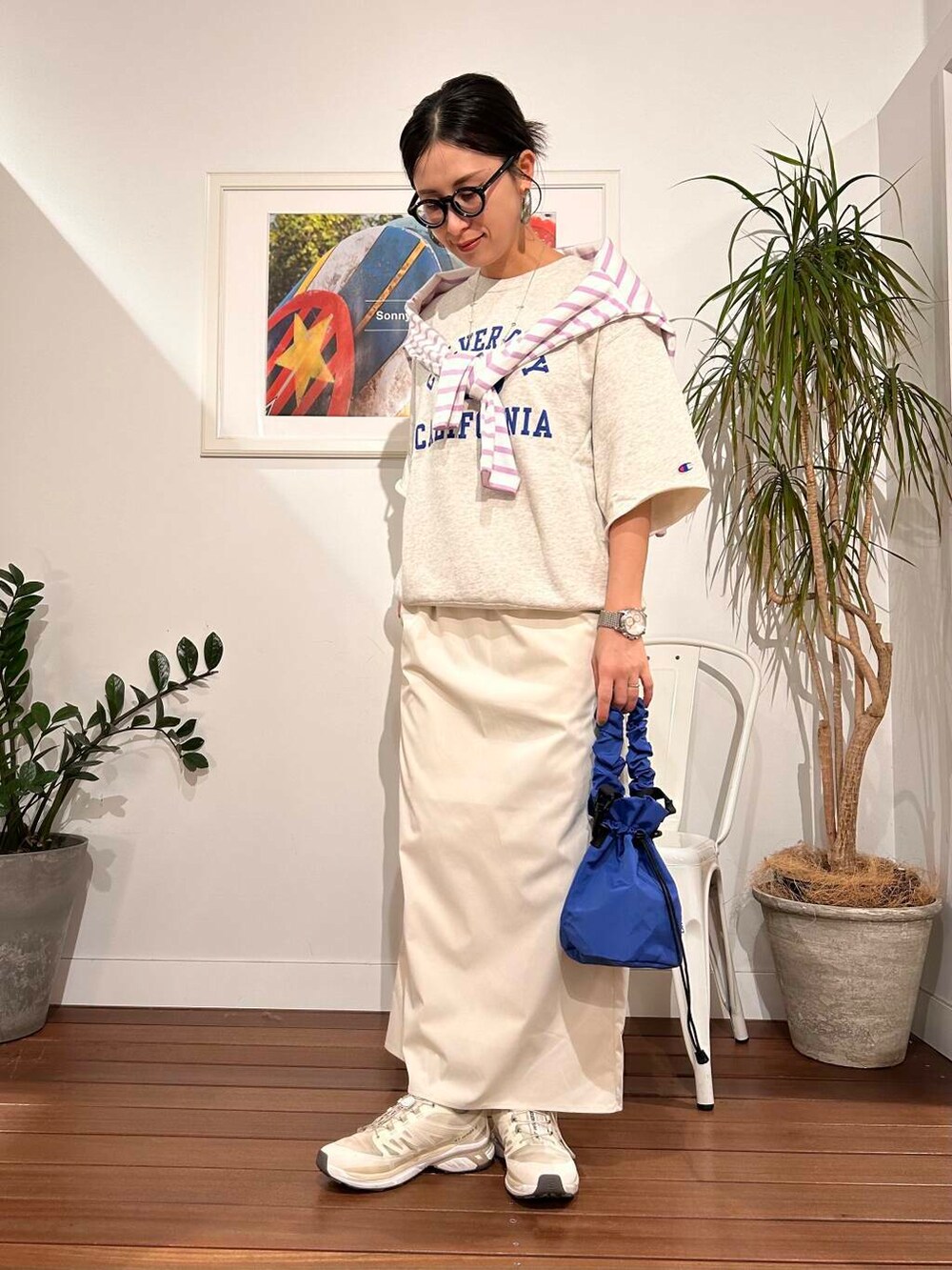 「シンプル、大人カジュアル、ママコーデ、アラフォーコーデ、楽ちん、30代コーデ、高身長、アラフォー、イエベ、骨格ナチュラル、ママの体型カバー_骨盤、ママの体型カバー、イエベ×骨格ナチュラル」｜「URBAN RESEARCH Sonny Labelのドットアソートストレートスカート（スカート、ホワイト系）」を使った、横内さん（レディース・164cm）の冬コーディネートの5枚目の写真