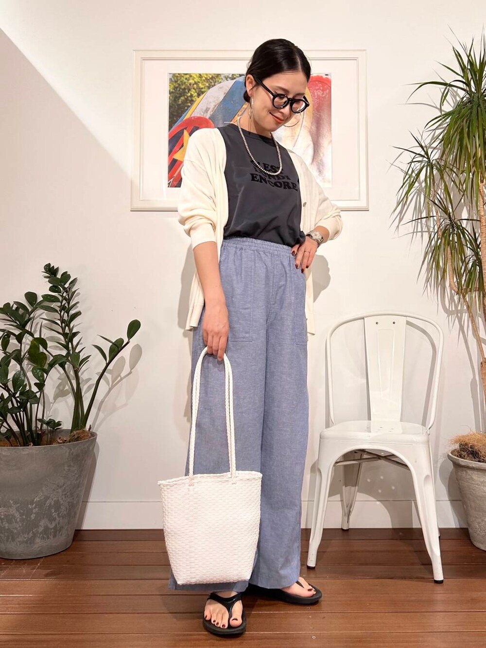 横内さんの「(接触冷感)クールミストカーディガン（URBAN RESEARCH Sonny Label）」を使ったコーディネートの2枚目の写真