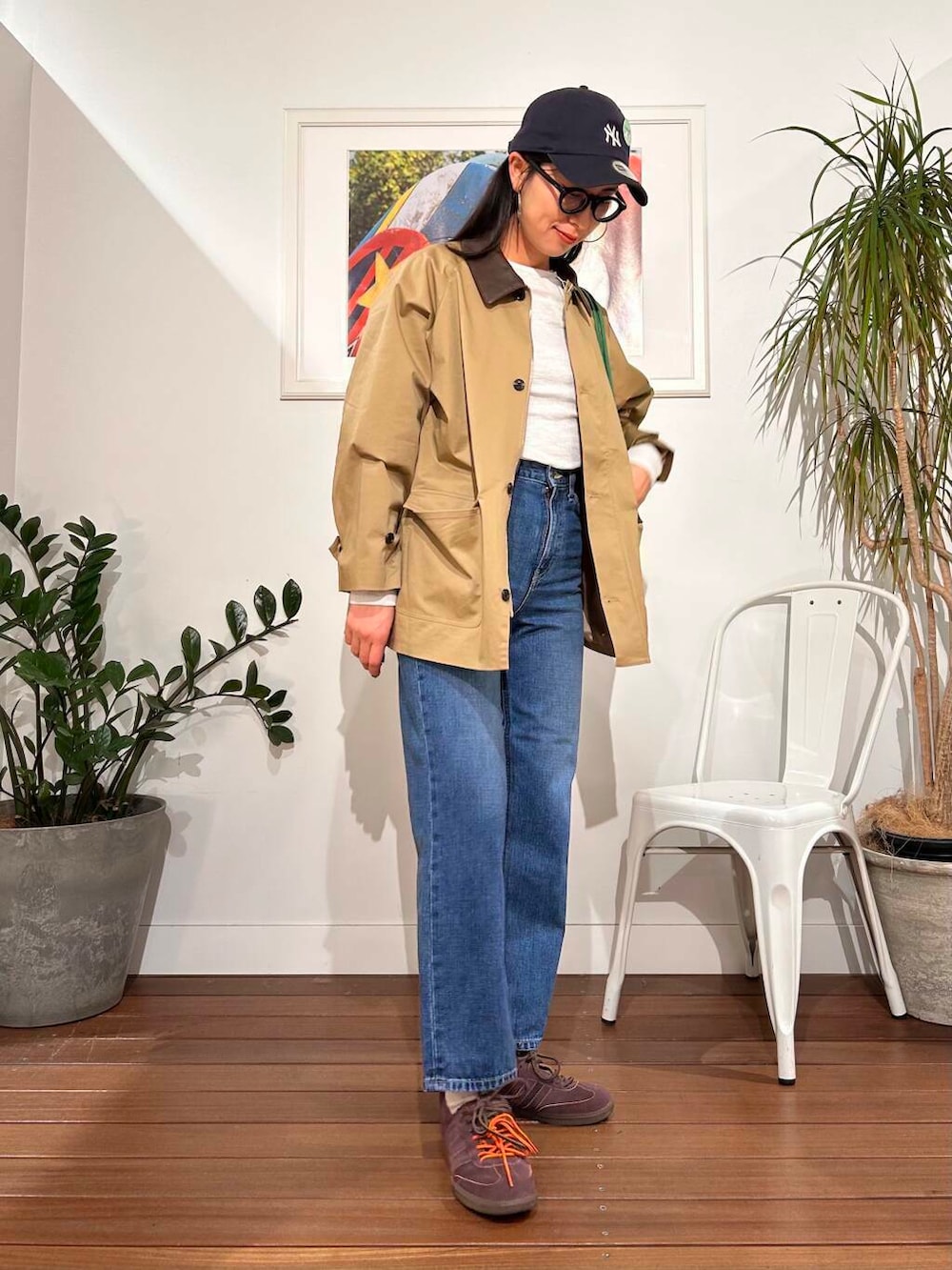 横内さんの「スラブベーシックロングスリーブTシャツ（URBAN RESEARCH Sonny Label）」を使ったコーディネートの2枚目の写真