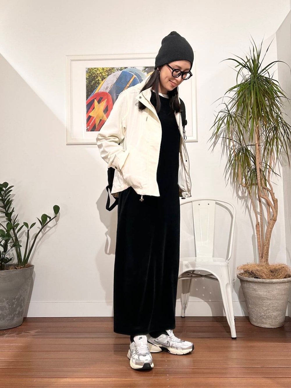 「シンプル、大人カジュアル、ママコーデ、アラフォーコーデ、楽ちん、30代コーデ、高身長、アラフォー、イエベ、ママの体型カバー_骨盤、ママの体型カバー、春アウターコーデ、イエベ×骨格ナチュラル」｜「THE NORTH FACEのTHE NORTH FACE　Boulder Daypack（バックパック/リュック、ブラック系）」を使った、横内さん（レディース・164cm）の春コーディネートの4枚目の写真