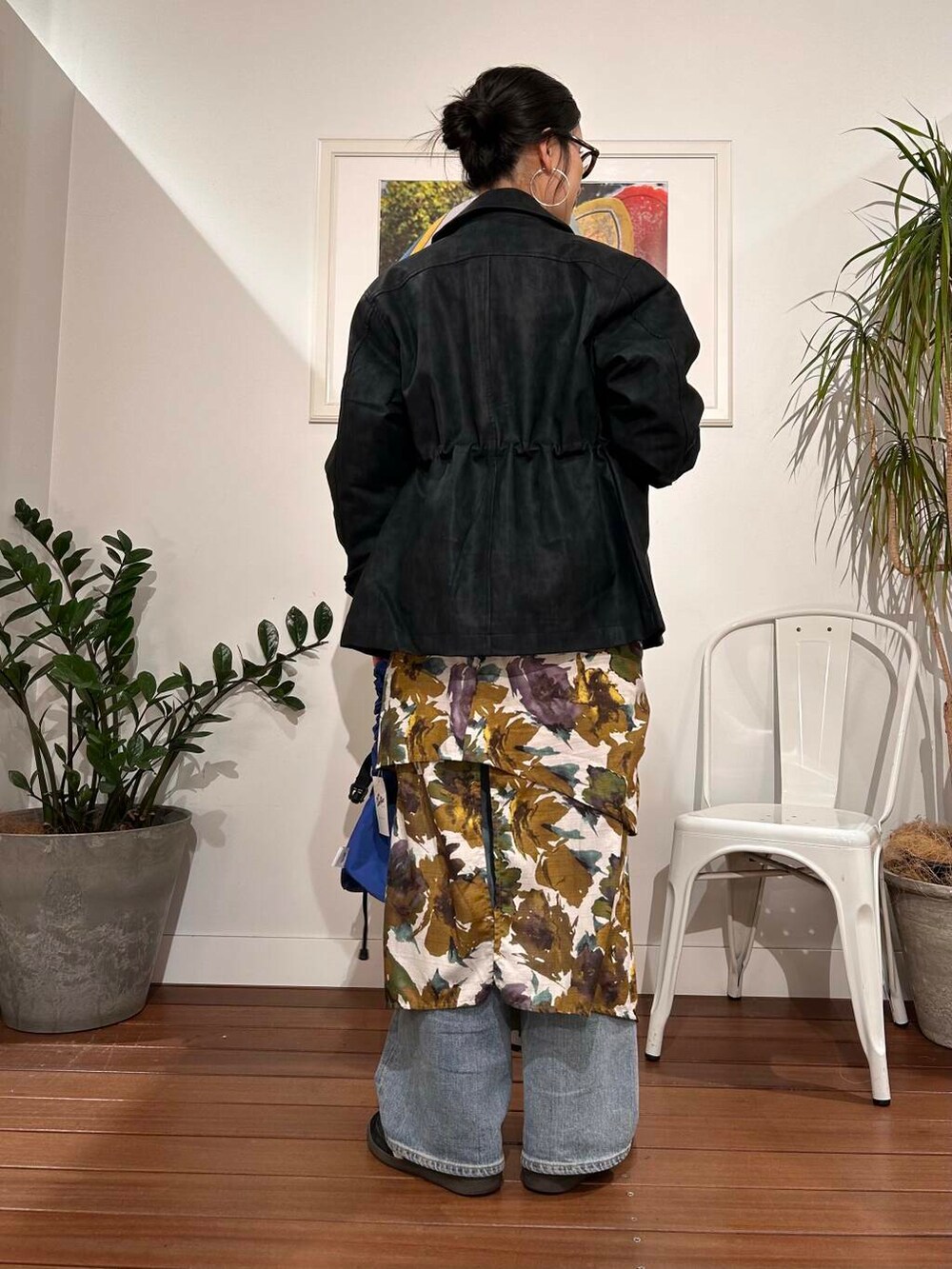 「シンプル、大人カジュアル、ママコーデ、アラフォーコーデ、楽ちん、30代コーデ、高身長、アラフォー、骨格ナチュラル、ママの体型カバー_骨盤、ママの体型カバー、高身長オススメアウター、一推しアウター×ナチュラル、イエベ×骨格ナチュラル、春のジャケットコーデ」|「URBAN RESEARCH Sonny Labelのマットレザージャケットブルゾン(ブルゾン、ブラック系)」を使った、横内さん(レディース・164cm)の冬コーディネートの6枚目の写真