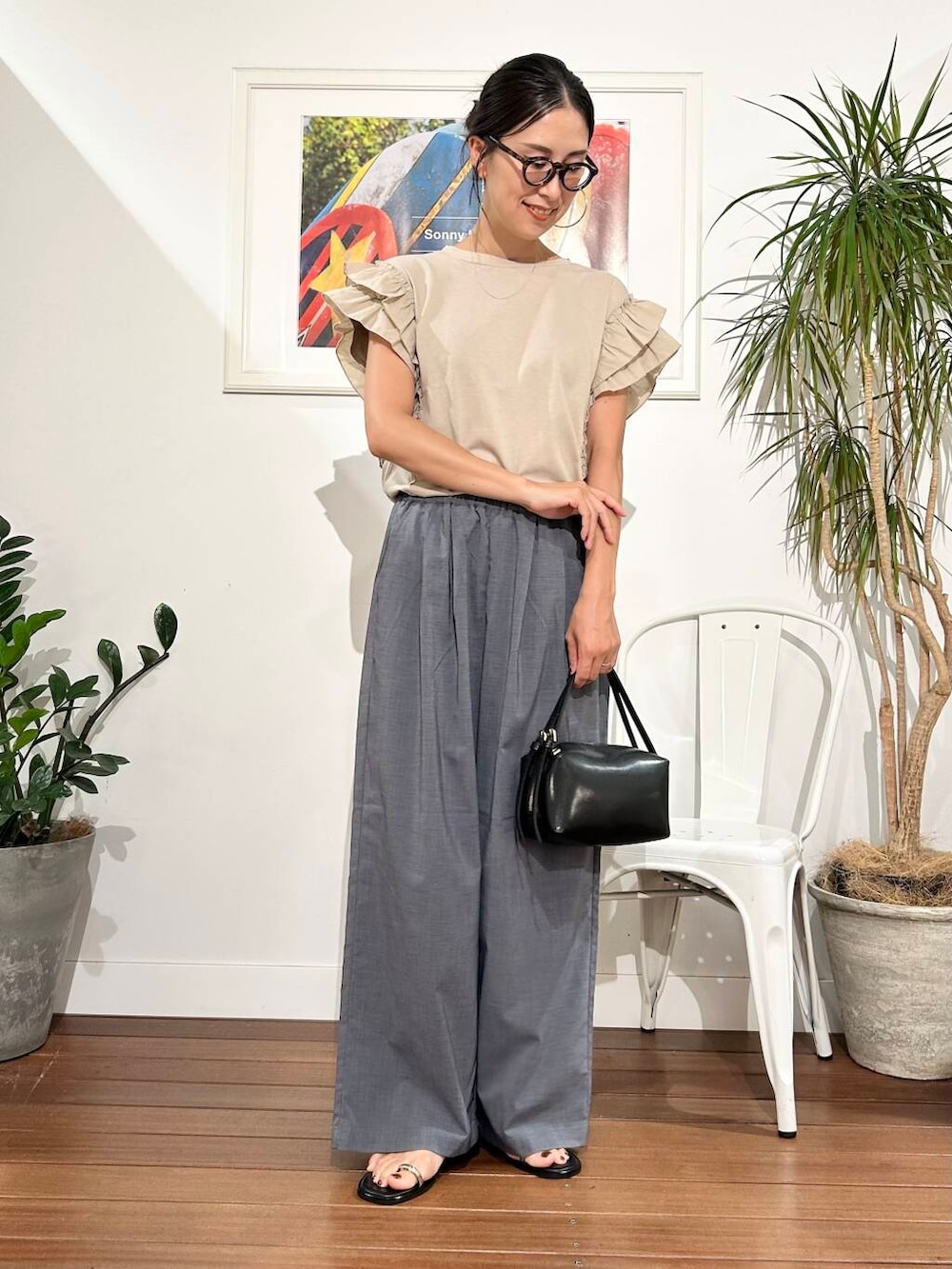 「ママコーデ、ナチュラル、夏コーデ、30代、お出かけコーデ、旅行コーデ、骨格ナチュラル、暑い、帰省コーデ、夏の快適通勤コーデ、ナチュラル×きれいめ、私が選ぶセールアイテム25ss」|「VIOLAd'OROのVIOLAd’ORO VOGUE V-1566(ハンドバッグ、ブラック系)」を使った、横内さん(レディース・164cm)の夏コーディネートの3枚目の写真