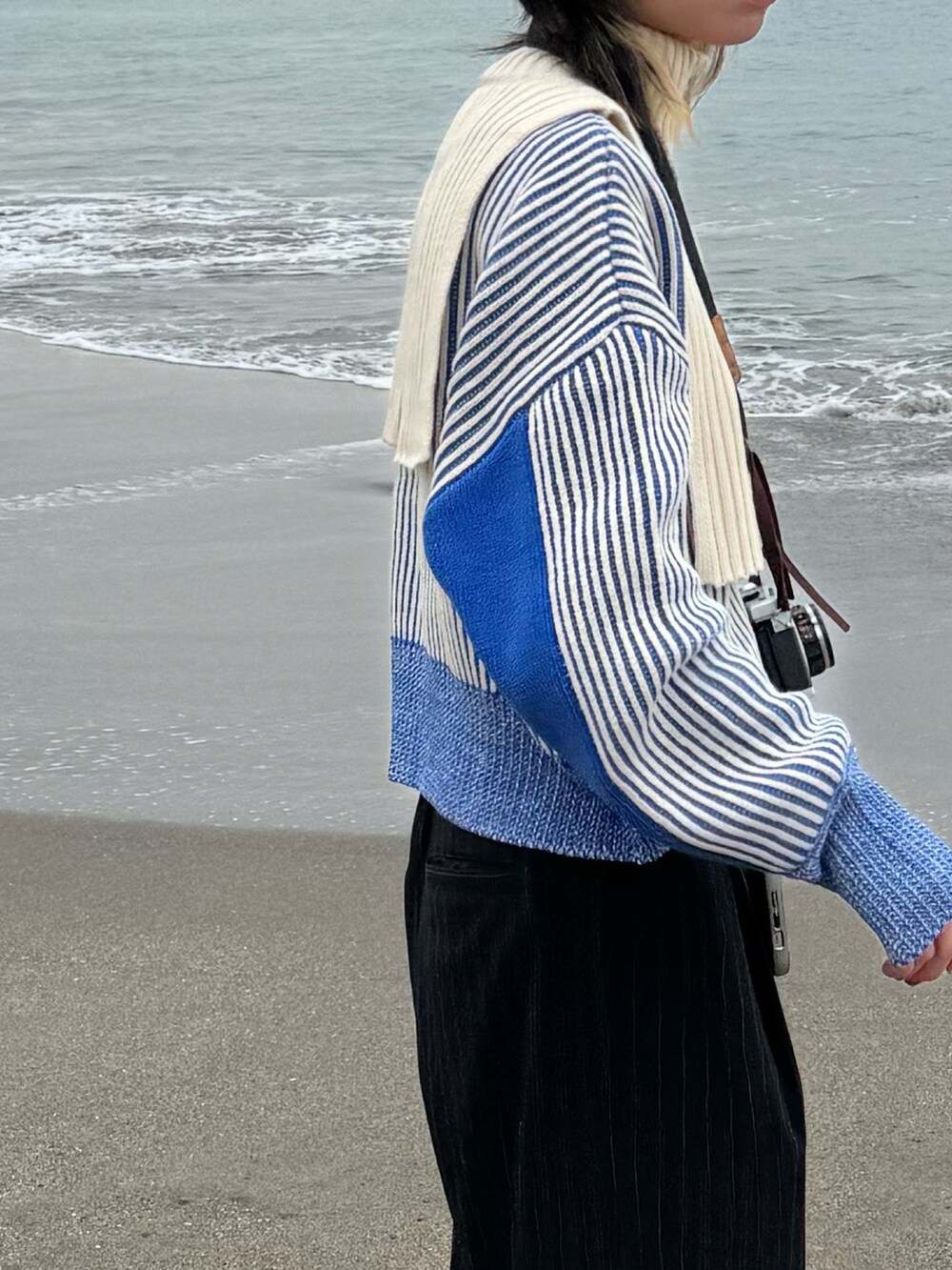 「KBFのレイヤードハーフZIPニット（ニット/セーター、ホワイト系）」を使った、うめさん（レディース・158cm）の春コーディネートの2枚目の写真