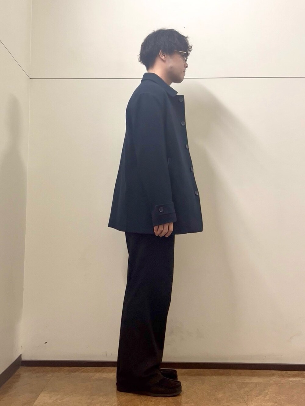 ブルー系のその他アウターを着用したメンズの秋コーディネートの2枚目の写真