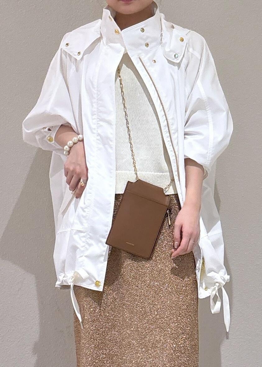 「初春コーデ、春コーデ、女子会コーデ、スカートスタイル、きれいめコーデ、ROPÉ、ウェーブ、ブルべ夏、敏感、トップス、ニット/セーター、スカート、シューズ、パンプス、GGA25020」｜「SALON adam et rope'のシャイニージャカードナロースカート（スカート、ゴールド系）」を使った、AYAさん（レディース・158cm）の冬コーディネートの6枚目の写真