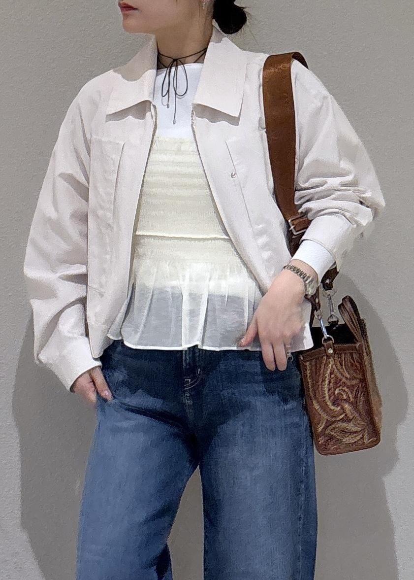 「デニムパンツ、初春コーデ、春コーデ、デートコーデ、お出かけコーデ、女子会コーデ、大人カジュアル、パンツスタイル、ROPÉ、ウェーブ、ブルべ夏、敏感、トップス、ニット/セーター、ジャケット/アウター」｜「SALON adam et rope'の【セットアップ対応】ビンテージライクジップブルゾン（ブルゾン、ホワイト系）」を使った、AYAさん（レディース・158cm）の春コーディネートの6枚目の写真