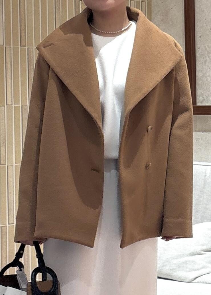 「moi別注コート、モア別注コート、初冬コーデ、冬コーデ、お仕事コーデ、デートコーデ、お出かけコーデ、女子会コーデ、セットアップ、スカートスタイル、ワントーンコーデ、きれいめコーデ、ROPÉ、ウェーブ、ブルべ夏」｜「ROPE'のBeatrice boots(ベアトリス ブーツ)（ブーツ、ブラック系）」を使った、AYAさん（レディース・158cm）の秋コーディネートの4枚目の写真