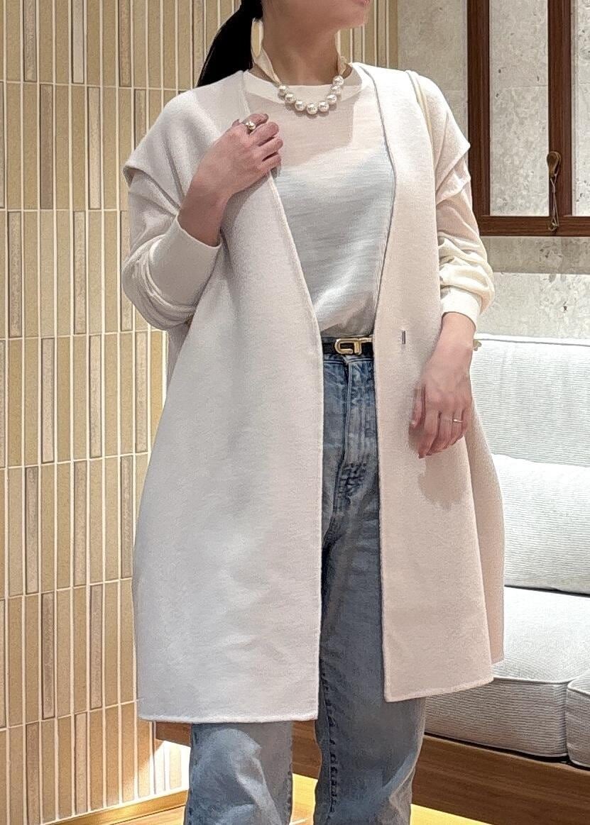 「ホワイト、ジレ、秋コーデ、初冬コーデ、お出かけコーデ、女子会コーデ、ヘルシーコーデ、シンプルコーデ、ベーシック、ROPÉ、ウェーブ、ブルべ夏、敏感、低身長、トップス」|「ADAM ET ROPE'の【洗える】ウォッシャブルニットロンT(ニット/セーター、ホワイト系)」を使った、AYAさん(レディース・158cm)の秋コーディネートの6枚目の写真