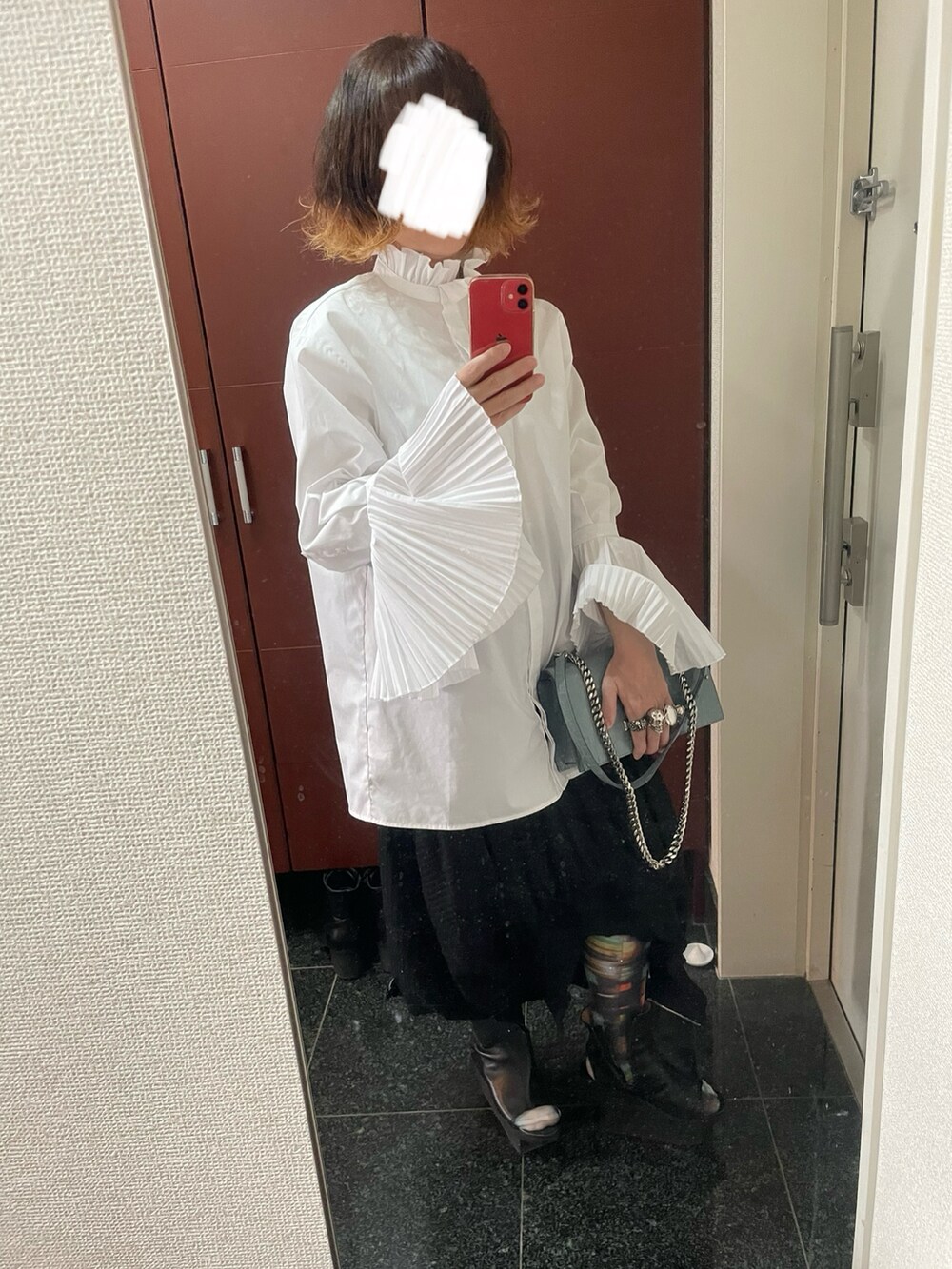 「アレキサンダーマックィーンのアイテム（クラッチバッグ、ブルー系）」を使った、ゆきえさん（レディース・153cm）の冬コーディネートの4枚目の写真