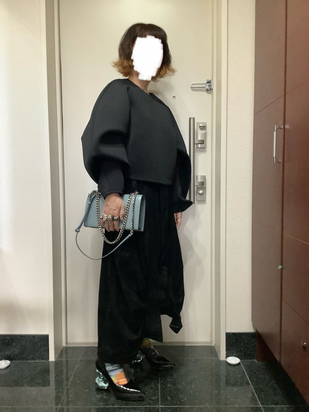 「Maison MIHARA YASUHIROのアイテム（パンプス、ブルー系）」を使った、ゆきえさん（レディース・153cm）の冬コーディネートの2枚目の写真