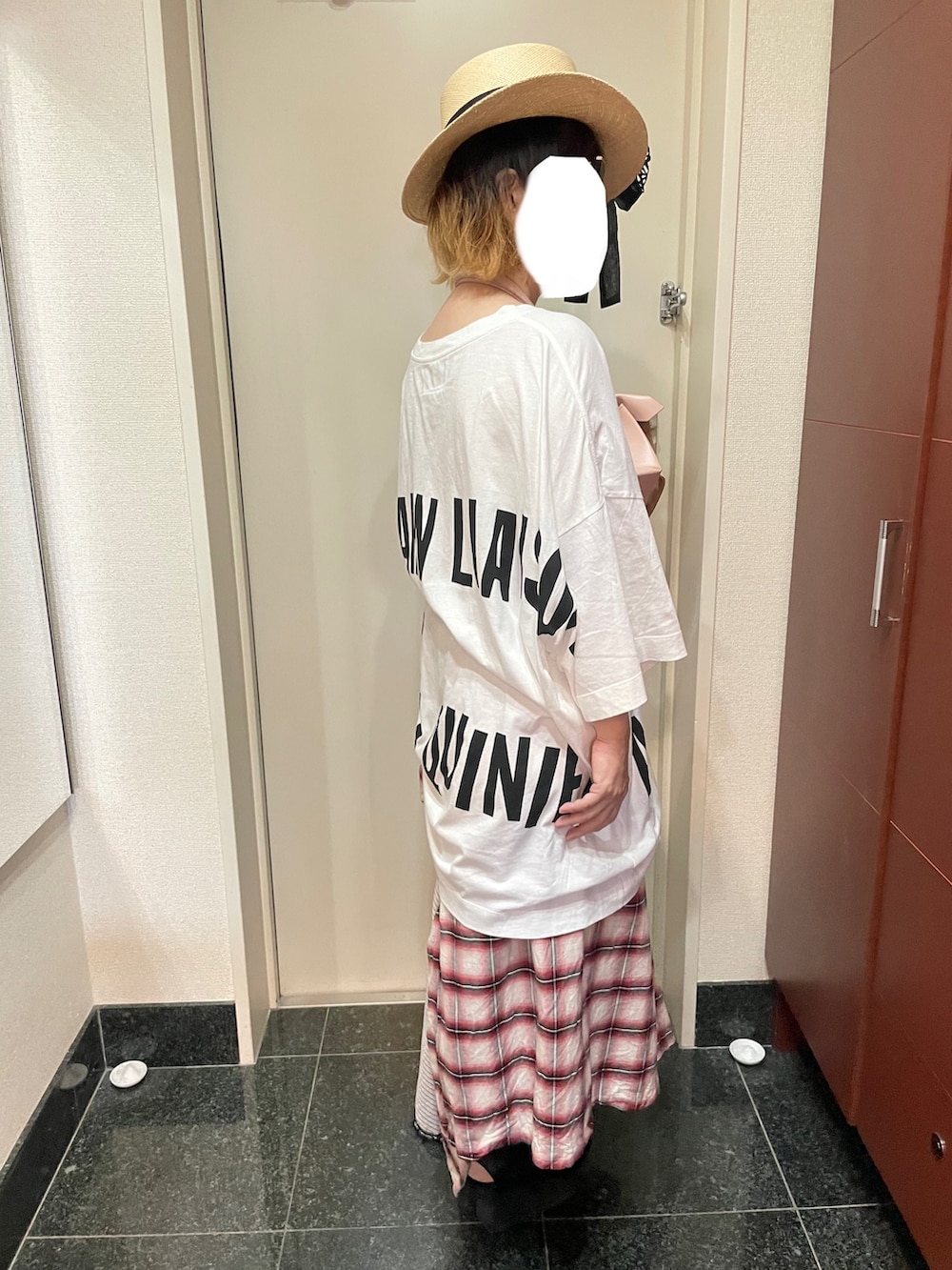 「VINCAのアイテム（ハット、ベージュ系）」を使った、ゆきえさん（レディース・153cm）の夏コーディネートの2枚目の写真