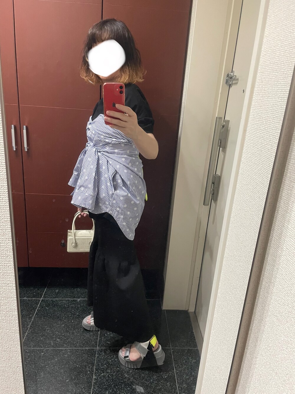 「COMME des GARCONSのアイテム（シャツ/ブラウス、ブルー系）」を使った、ゆきえさん（レディース・153cm）の夏コーディネートの3枚目の写真