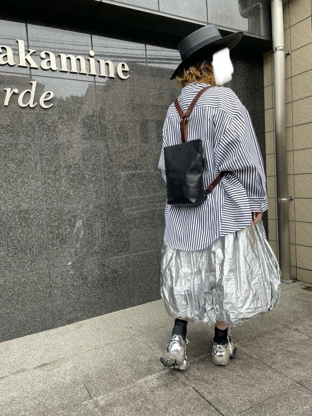 「エントワフェインのアイテム（ハット、ブラック系）」を使った、ゆきえさん（レディース・153cm）の春コーディネートの3枚目の写真