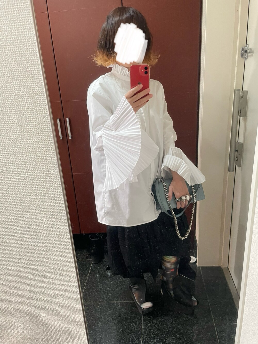 「アレキサンダーマックィーンのアイテム（クラッチバッグ、ブルー系）」を使った、ゆきえさん（レディース・153cm）の冬コーディネートの3枚目の写真